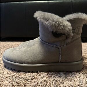 Button UGG Boot Women’s Size 9